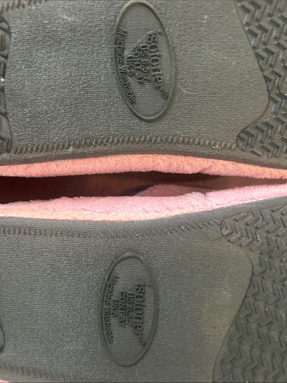 Isotoner size 6.5-7Plush Pink Slide Slippers with Gray Quilted Footbed - Picture 8 of 8